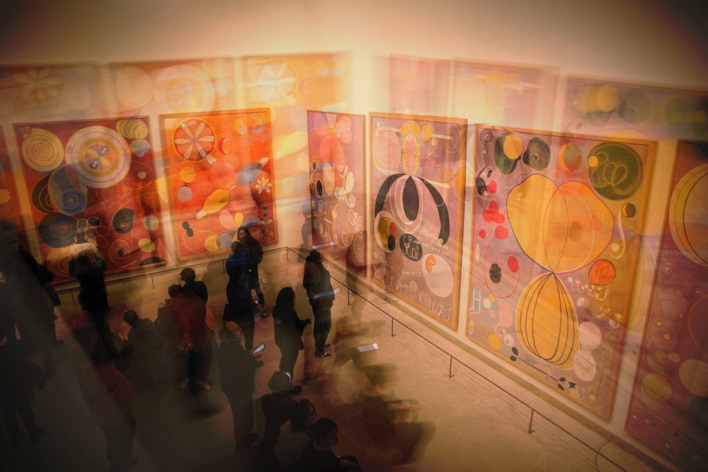 ArtVolt app - art exhibition visitors